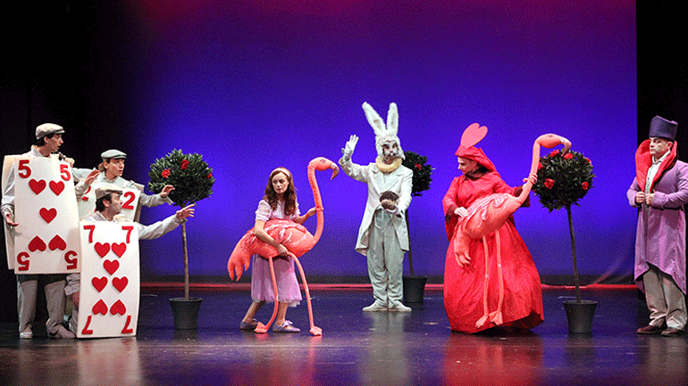 «Η Αλίκη στη χώρα των θαυμάτων» του Λιούις Κάρολ στην Κρήτη