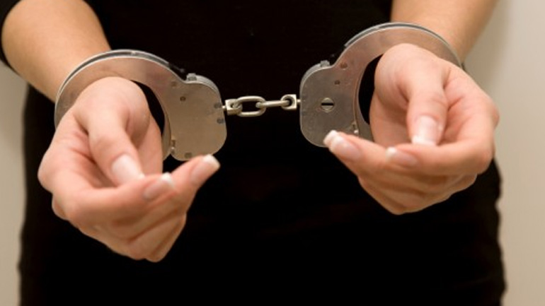 Καβάλα: Συνελήφθη 18χρονη με πείρα στις διαρρήξεις