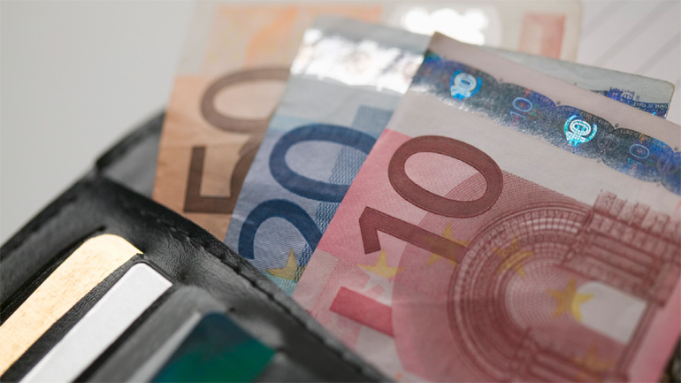 Πότε πληρώνεται το Κοινωνικό Εισόδημα Αλληλεγγύης – Αναλυτικά τα ποσά των δικαιούχων