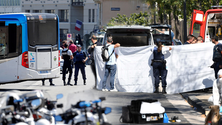 Αυτοκίνητο έπεσε σε πεζούς στη Μασσαλία Αυτοκίνητο έπεσε σε πεζούς στη Μασσαλία