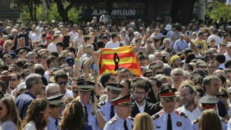 Συνεχείς διαδηλώσεις κατά της τρομοκρατίας στη Βαρκελώνη