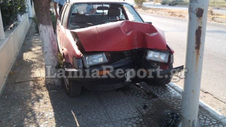 Λαμία: Αυτοκίνητο έπεσε σε κολόνα – Τραυματίστηκαν δύο άτομα