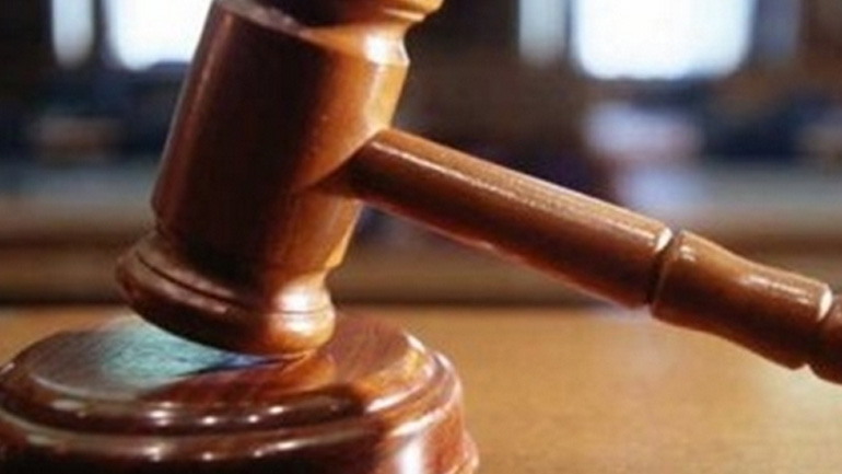 Στο αυτόφωρο γιατί πέταξε ποτήρι με νερό στο κεφάλι της πεθεράς του