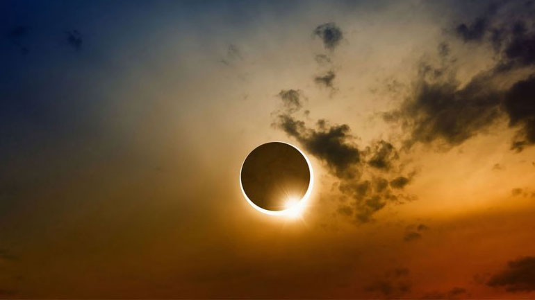 Δείτε ζωντανά την πρώτη ολική έκλειψη εδώ και 99 χρόνια στις ΗΠΑ