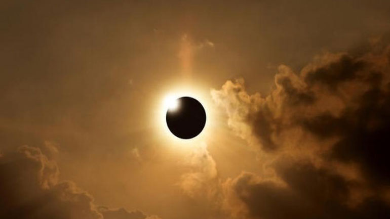 Φρενίτιδα στις ΗΠΑ για την πρώτη ολική έκλειψη του ηλίου του αιώνα