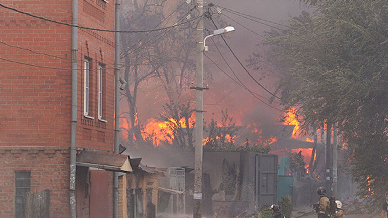 Ρωσία: Τουλάχιστον 30 σπίτια στις φλόγες στο Ροστόφ