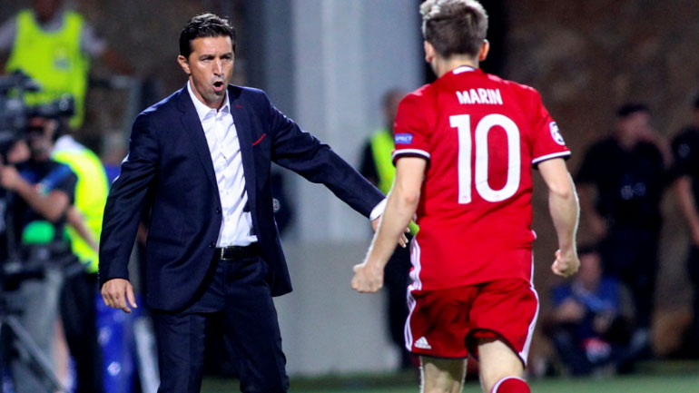 Ο Μάριν τρέχει να πανηγυρίσει το γκολ του με τον Χάσι