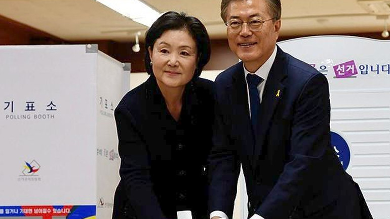 Τετ α τετ του προέδρου της Νότιας Κορέας με τον Βλ. Πούτιν