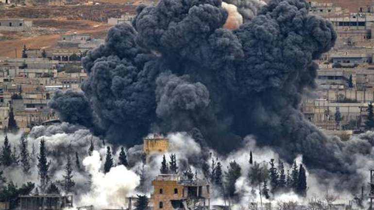 Τουλάχιστον 42 άμαχοι νεκροί από τις αεροπορικές επιδρομές στη Ράκα