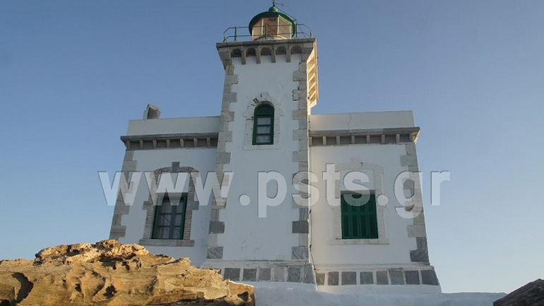 Ο φάρος του Κόρακα στην Πάρο μεταξύ των 350 σπουδαιότερων παγκοσμίως!
