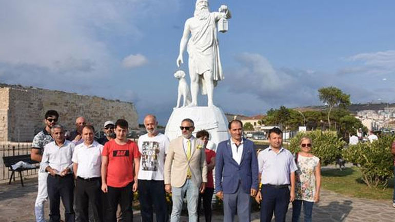 Ισλαμιστές «διώχνουν» τον Διογένη από τη γενέτειρα του