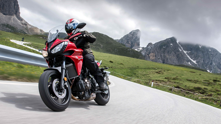 Yamaha Tracer 700: Τα κάνει όλα και συμφέρει