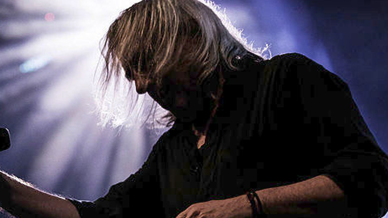 Ο Γιάννης Αγγελάκας στο Παλαιό Ελαιουργείο