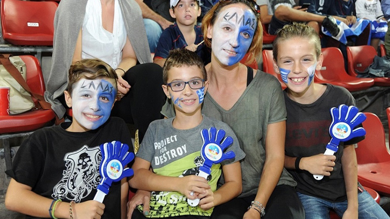 Η παιδική Κερκίδα ΟΠΑΠ βάφεται στα «γαλανόλευκα»