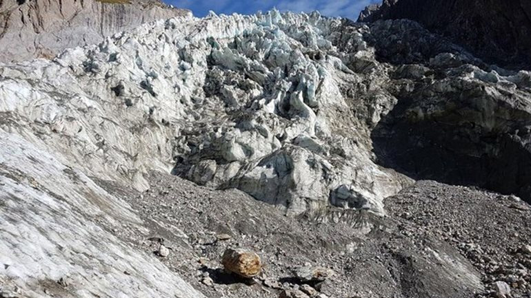 Οκτώ άτομα συνεχίζουν να αγνοούνται μετά την κατολίσθηση στις Άλπεις