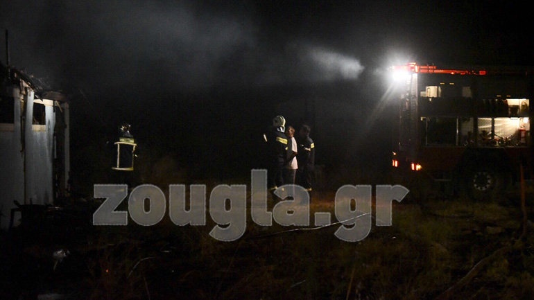 Πυρκαγιά σε εγκαταλελειμμένο κτήριο στη Βούλα