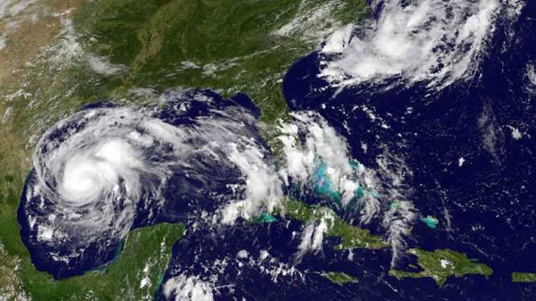 ΗΠΑ: Οι τιμές του πετρελαίου αυξάνονται εν όψει του τυφώνα Χάρβεϊ