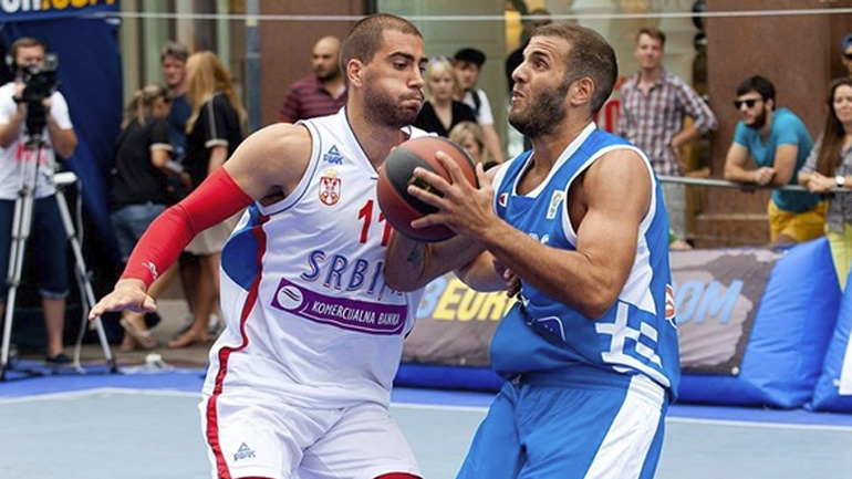 «Με τον Μπουρούση τσακωνόμαστε κάθε τρεις ημέρες»