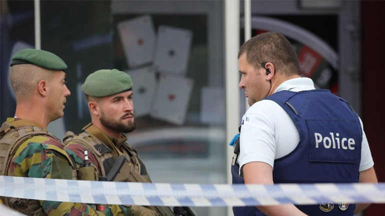 Σε κρίσιμη κατάσταση ένας άνδρας που επιτέθηκε με μαχαίρι σε δύο στρατιώτες στις Βρυξέλλες