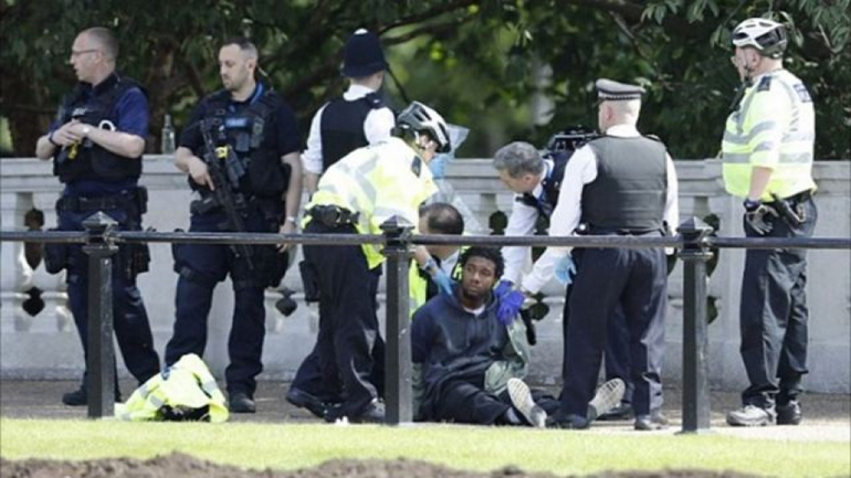 Συνελήφθη οπλισμένος με μαχαίρι στο Μπάκιγχαμ