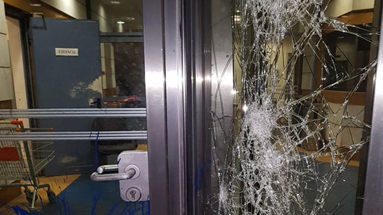 Επίθεση στο παλιό κτίριο του ΔΟΛ στη Μιχαλακοπούλου
