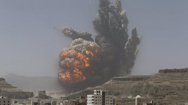 Τουλάχιστον 14 άμαχοι σκοτώθηκαν από αεροπορική επιδρομή στη Σανάα της Υεμένης