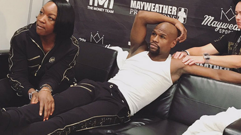 Oι τελευταίες στιγμές χαλάρωσης του Μεϊγουέδερ πριν τον μεγάλο αγώνα