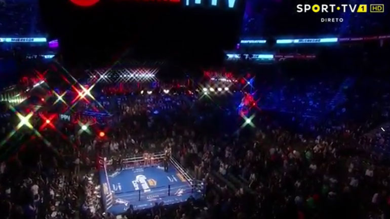 Δεν πέφτει ούτε... καρφίτσα