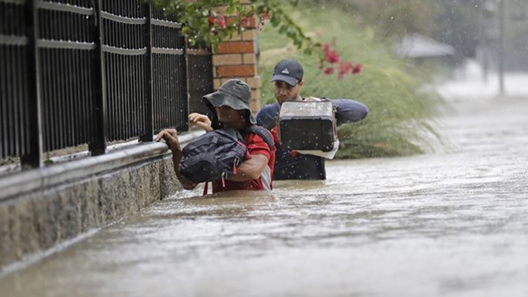 Επιστρατεύουν τα πλοιάρια για να διασώσουν τους εγκλωβισμένους στο Χιούστον