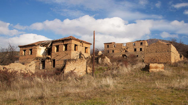 Λύση για σπίτια χωρίς τίτλους στις Πρέσπες