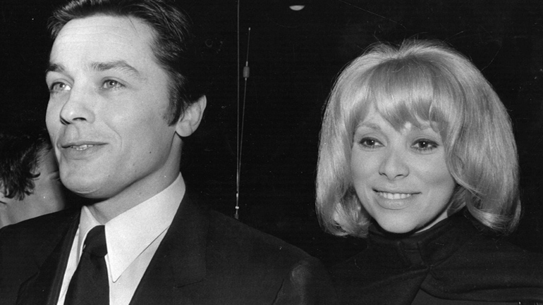 Ο Αλέν Ντελόν ήταν παρών μέχρι τέλους στο πλευρό της Μιρέιγ Νταρκ