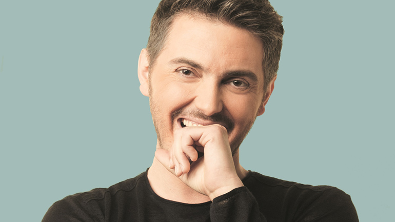 Ο Μιχάλης Χατζηγιάννης στο Βεάκειο Θέατρο Πειραιά