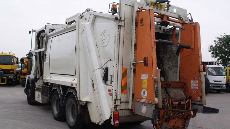 Στον εισαγγελέα ο οδηγός του απορριμματοφόρου που τραυμάτισε θανάσιμα υπάλληλο καθαριότητας