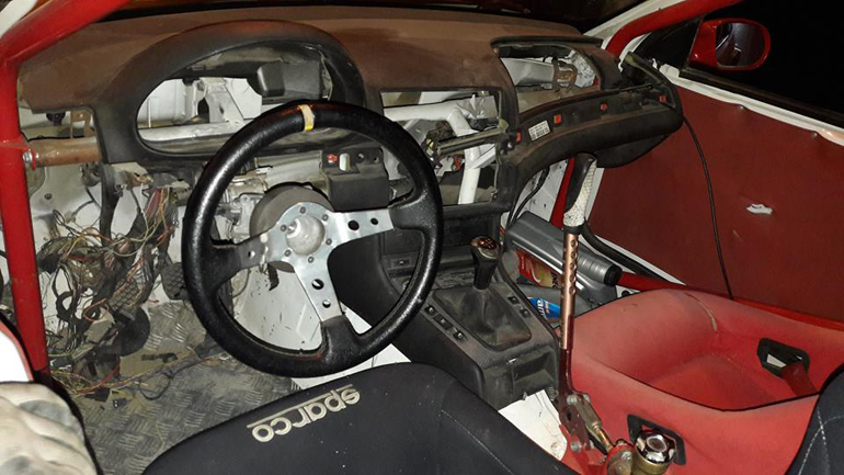 Οι δράστες είχαν αρχίσει να ξηλώνουν το αυτοκίνητο για να το πουλήσουν ως ανταλλακτικά