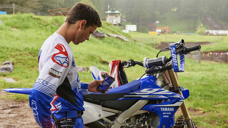 Yamaha YZ450F 2018: Το «στήνεις» με το κινητό!