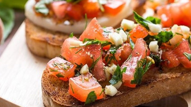 Η μεσογειακή διατροφή κάνει καλό στον εγκέφαλο και στο μυαλό