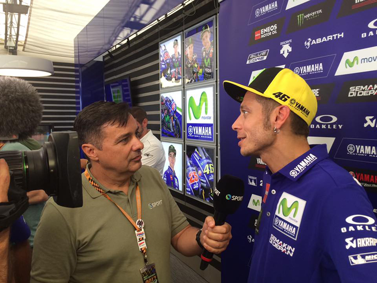 Με την ανακοίνωση της συνεργασίας είναι σίγουρο πως θα συνεχίσουμε να βλέπουμε αποκλειστικές δηλώσεις του Valentino Rossi στην κάμερα της Cosmote TV και στον Δημήτρη Διατσίδη