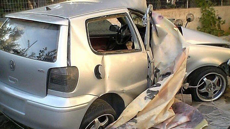 Το αυτοκίνητο μετά τη μοιραία σύγκρουση που λίγο έλειψε να του στερήσει τη ζωή
