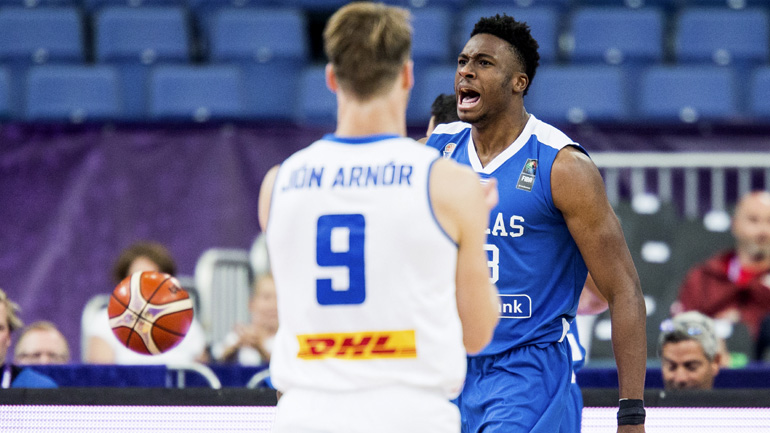 Μοίρασε τάπες ο Θανάσης!