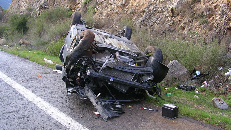 Τροχαίο ατύχημα με ανατροπή στις  Γούρνες Ηρακλείου