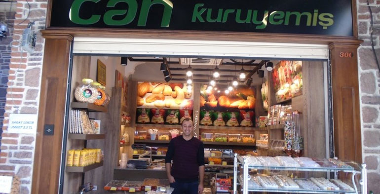 Ο Βασιλιάς του εμπορίου των ξηρών καρπών, Ρετζέπ Καν