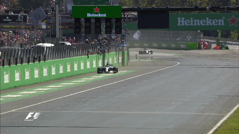 Ο Hamilton ολοκληρώνει τον αγώνα κερδίζοντας μέσα στο σπίτι της Ferrari...