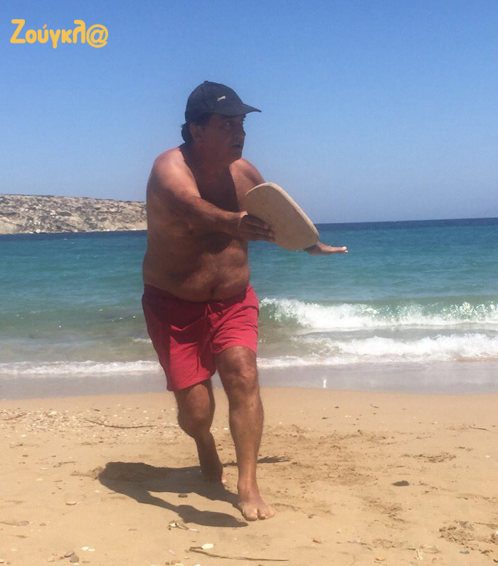 Ο Άρης Γαλανόπουλος στην Πάρο σε ρόλο... ρακετίστα!!!