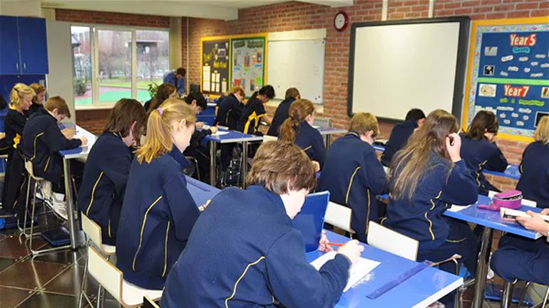 Ανήλικος άρχισε να πυροβολεί σε σχολείο της Μόσχας – Τέσσερις τραυματίες