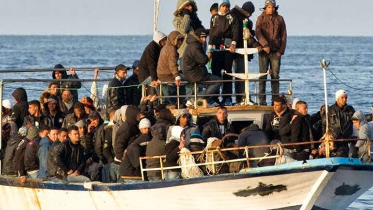 Σε ξύλινο σκάφος εντοπίστηκαν 103 μετανάστες και πρόσφυγες ανατολικά της Κρήτης