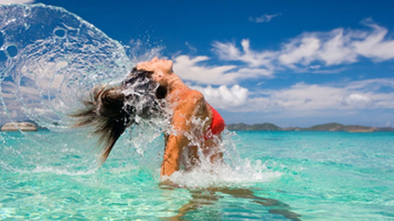 Μάσκα θρέψης και επανόρθωσης των μαλλιών μετά τις διακοπές από την beauty editor του govastileto.gr