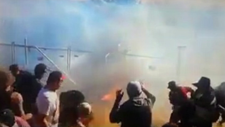 Αγωνιστικό αυτοκίνητο παραλίγο να κάψει ζωντανούς τους θεατές…