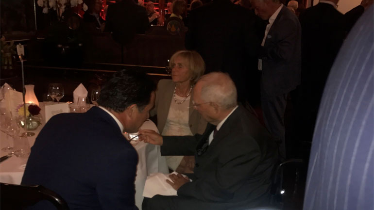 Οι κακές συνήθειες (και παρέες) του Αδώνιδος