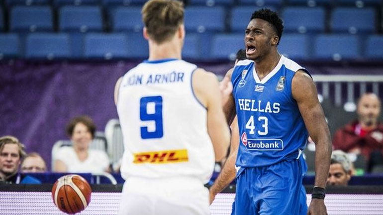 Ρίχνει τους τόνους ο Θανάσης Αντετοκούνμπο Ρίχνει τους τόνους ο Θανάσης Αντετοκούνμπο