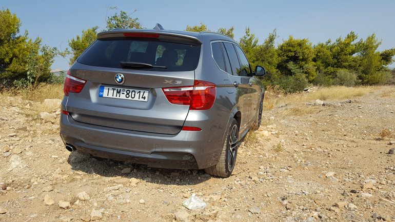 Η συγκεκριμένη X3 είναι τετρακίνητη και μπορεί να κινηθεί σε δύσκολα εκτός δρόμου σημεία ακόμα και με ασφάλτινα ελαστικά...